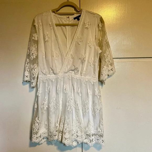 Very J White Lace Romper 3/4 Sleeves Size Large - Picture 3 of 15